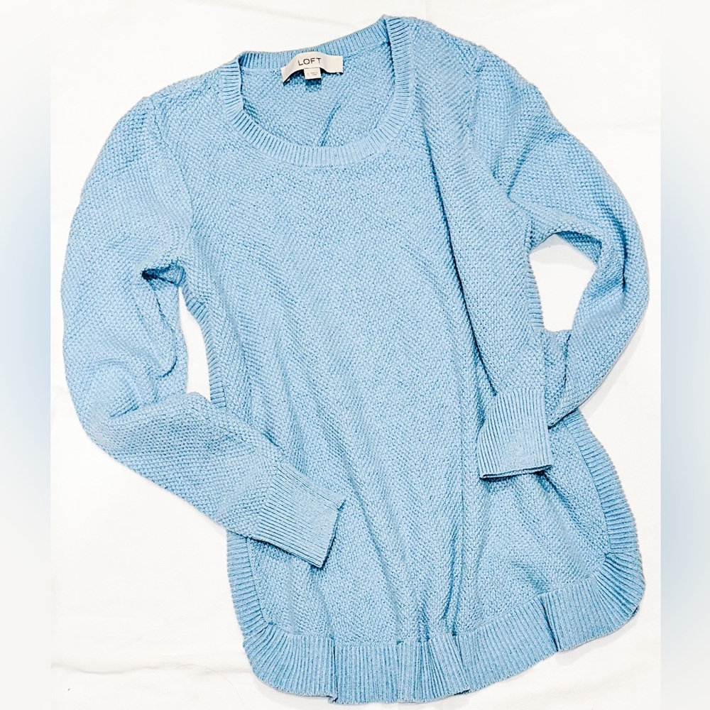 Thick curve hem sweater. This is true color as pictured